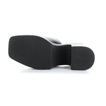 Load image into Gallery viewer, Black Bos &amp; Co Women&#39;s Vita Leather Block Heel Slide Sandal Sole View
