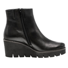 Load image into Gallery viewer, Black Gabor Women&#39;s 34780 Leather Wedge Side Zipper Ankle Boot Inside View
