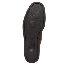 Load image into Gallery viewer, Bomber Brown With Black Sole Eastland Men&#39;s Leather Boat Shoe Sole View
