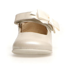 Load image into Gallery viewer, Pearl Beige Naturino Infant&#39;s Clarinta Leather Mary Jane With Bow Ornament Sizes 20 to 25 Front View
