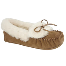 Load image into Gallery viewer, Spice Brown Draper Of Glastonbury Women&#39;s Jessica Moccasin Slipper Shearling Collar And Lining Profile View
